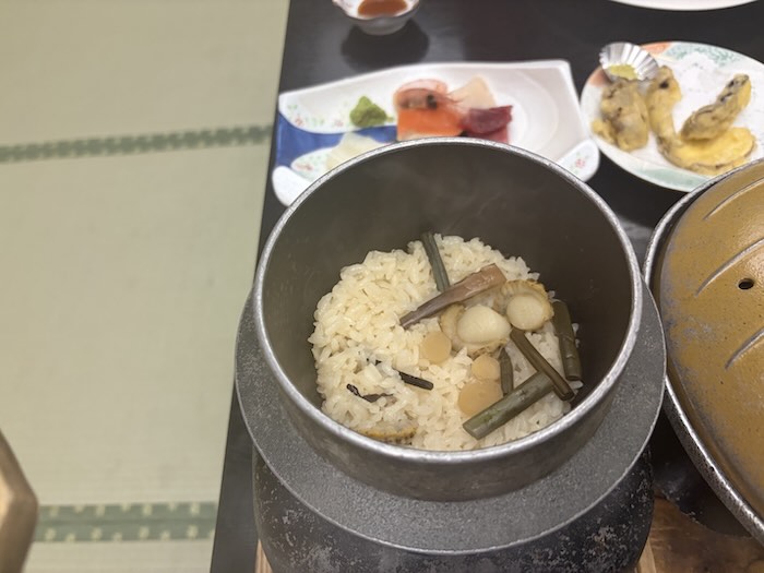 洞爺観光ホテルの夕食のホタテ炊き込みご飯