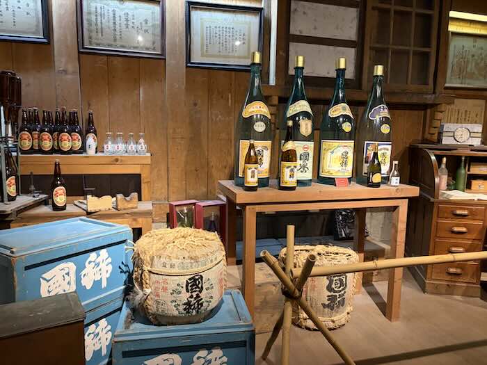 国稀酒造の店内に展示されている日本酒