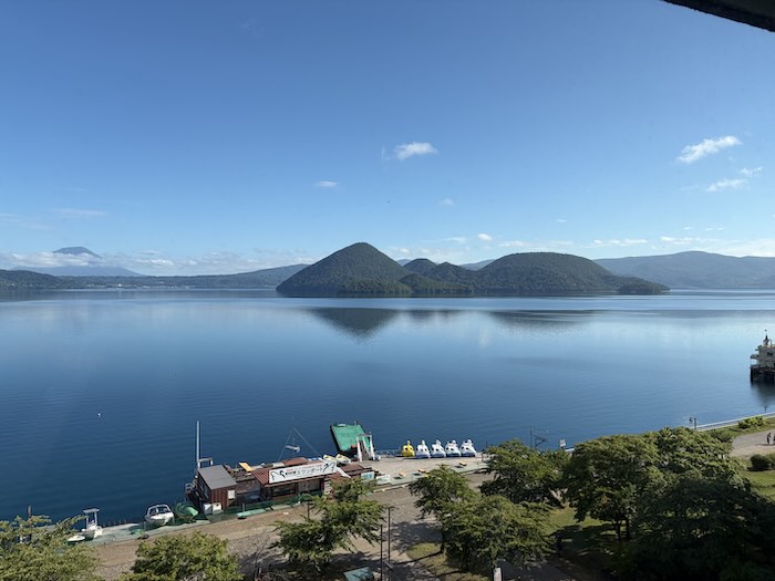 洞爺観光ホテルの客室から見た洞爺湖
