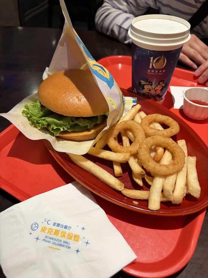 上海ディズニーランドで食べたハンバーガー