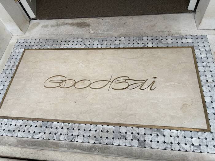 上海のGOODBAI入口に敷かれたマット