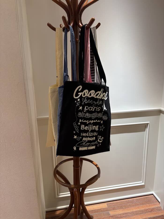 上海のGOODBAI店内に並ぶ商品