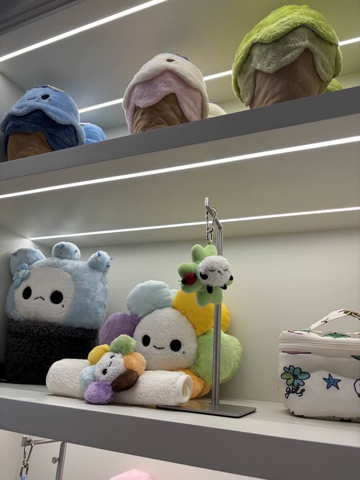 上海のGOODBAIで販売されているキャラクター商品