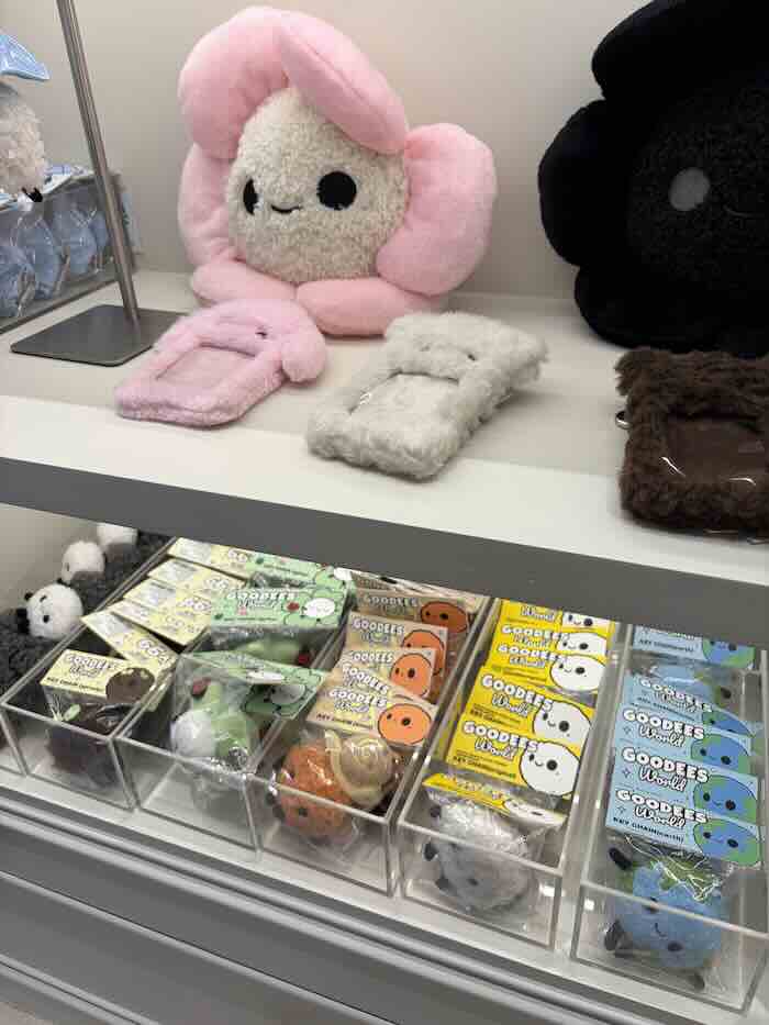 上海のGOODBAIで販売されているキャラクター商品