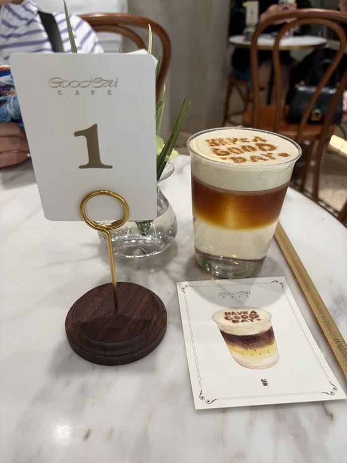 上海のGOODBAIカフェで飲んだコーヒー