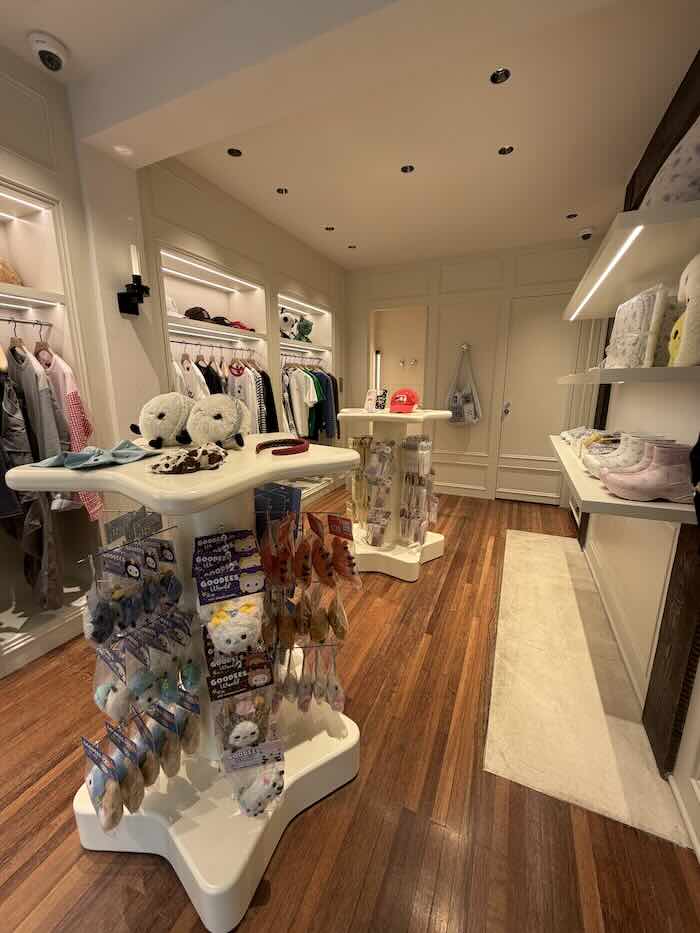 上海のGOODBAI店内に並ぶ商品