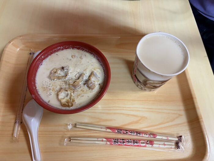 台湾の朝ごはんの定番、豆漿(ドウジャン)